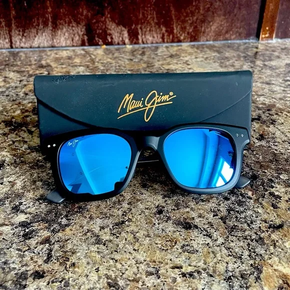 Maui Jim Sunglasses - Picture 1 of 3